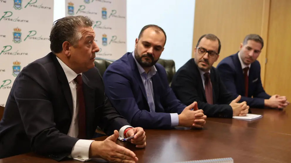 Venancio Salcines, Bernardo Fern&aacute;ndez, Pablo Casal y , en la presentaci&oacute;n de la formaci&oacute;n en Pontedeume.