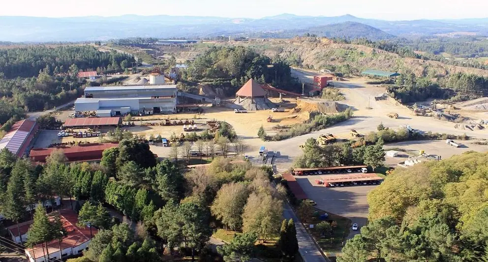 Instalaciones actuales de la mina de Touro.