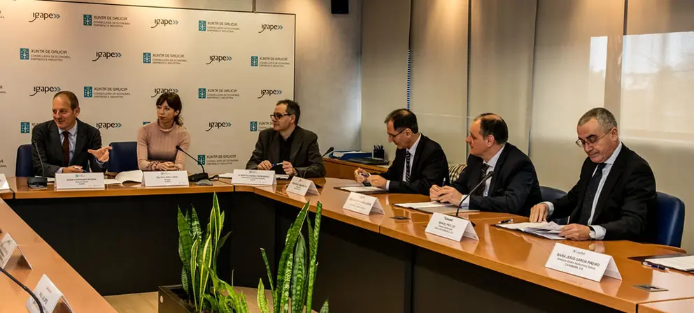 El director del Igape con los representantes de las SGR y los bancos.