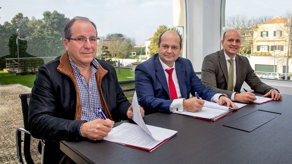 De izquierda a derecha: Silvino Gon&ccedil;alves, Luis Miguel Simarro y Julio Simarro, en representaci&oacute;n de Sulpasteis y Congalsa.