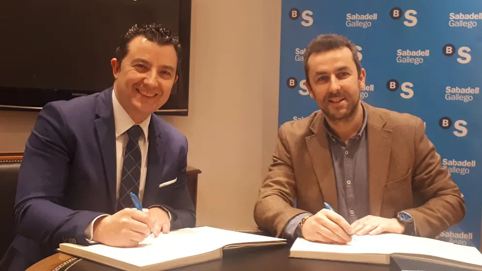 Mart&iacute;s y Su&aacute;rez durante la firma del convenio entre SabadellGallego y el CPEIG.
