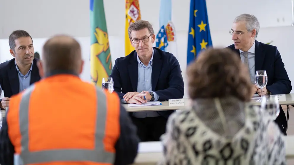O presidente da Xunta, Alberto N&Atilde;&ordm;&Atilde;&plusmn;ez Feij&Atilde;&sup3;o, acompa&Atilde;&plusmn;ado do conselleiro de Econom&Atilde;&shy;a, Emprego e Industria, Francisco Conde,  mant&Atilde;&copy;n unha reuni&Atilde;&sup3;n co comit&Atilde;&copy; de empresa de Alcoa San Cibrao. Casa do Mar (avenida da Mari&Atilde;&plusmn;a, s/n)., 17/02/20.