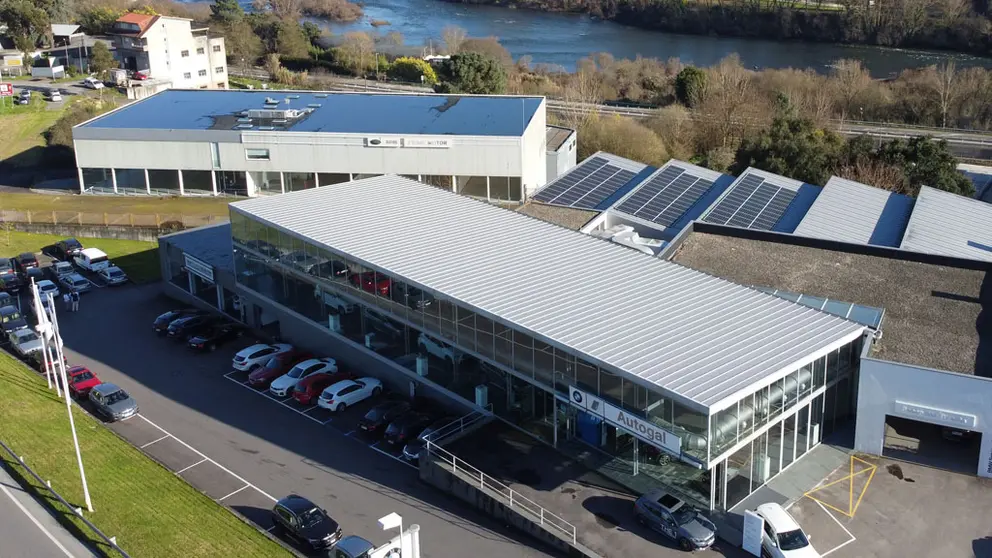 Instalaci&oacute;n fotovoltaica en el concesionario ourensano Autogal.
