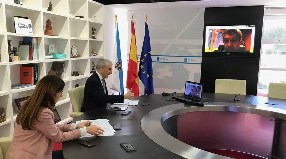 Videoconferencia entre el conselleiro Francisco Conde y el presidente de la Federaci&oacute;n Gallega de Comercio, Jos&eacute; Mar&iacute;a Seijas.