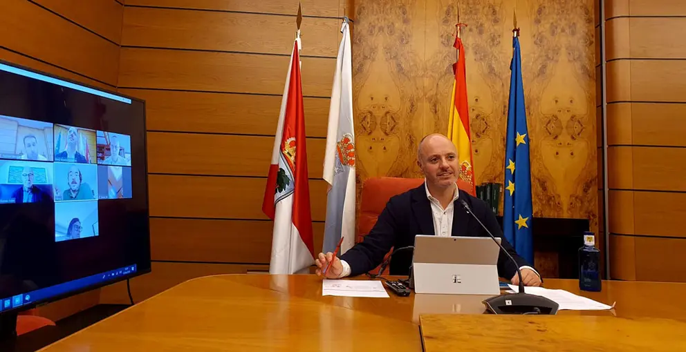 David Regades, delegado de la Zona Franca, durante la reuni&oacute;n del consejo de administraci&oacute;n de Vigo Activo.