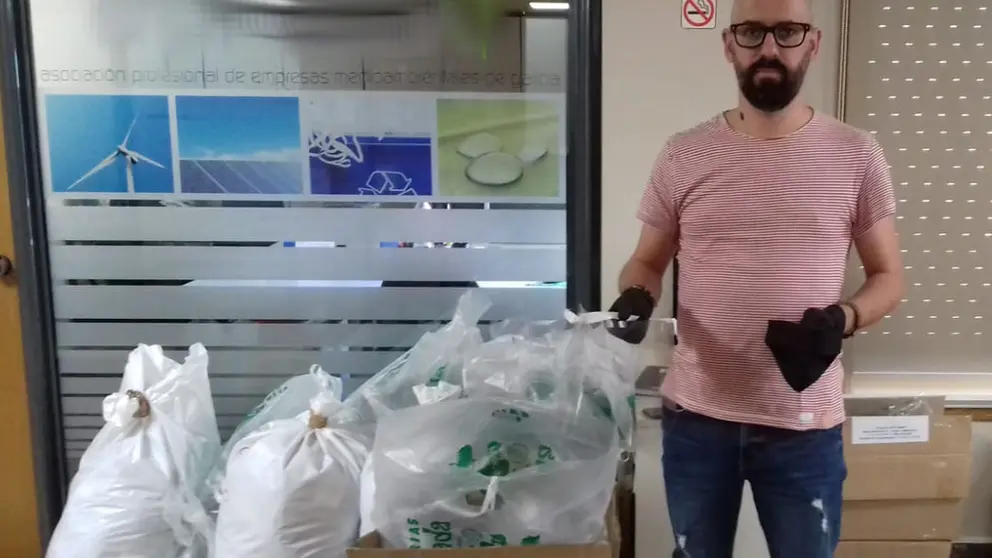 Mascarillas donadas a la Asociaci&oacute;n de Peluquer&iacute;a y Est&eacute;tica de Pontevedra.