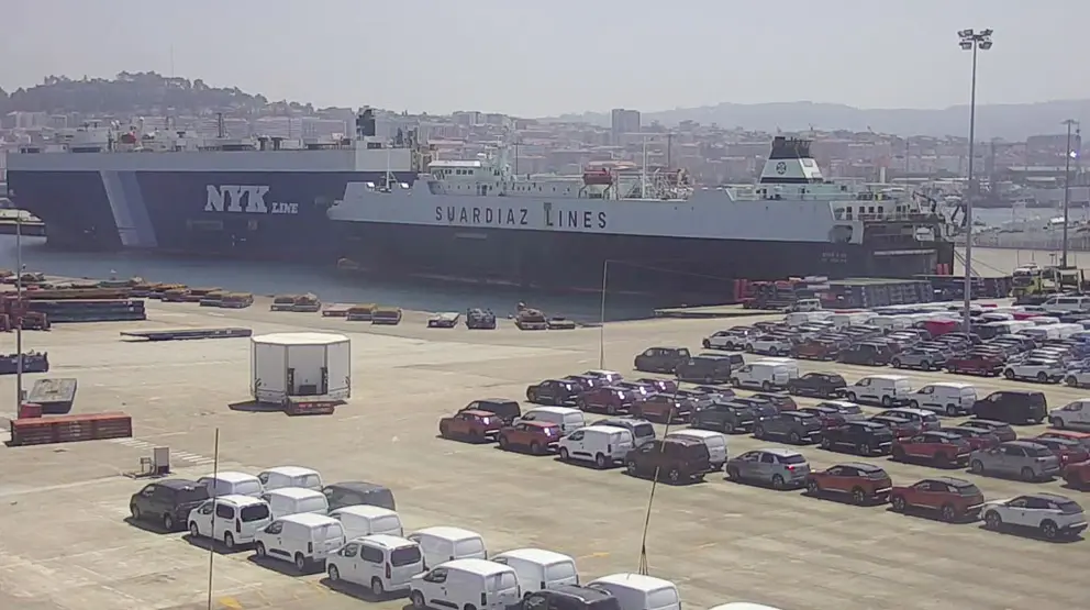 Veh&iacute;culos en la terminal de Bouzas del Puerto de Vigo.
