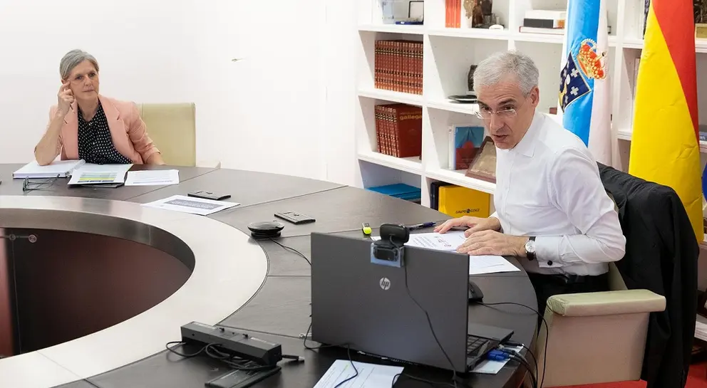 La secretaria xeral de Emprego, Covadonga Toca, y el conselleiro de Econom&iacute;a, Emprego e Industria, Francisco Conde./X.CRESPO.