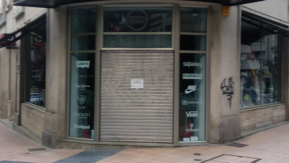 Una tienda cerrada durante las primeras semanas del estado de alarma.