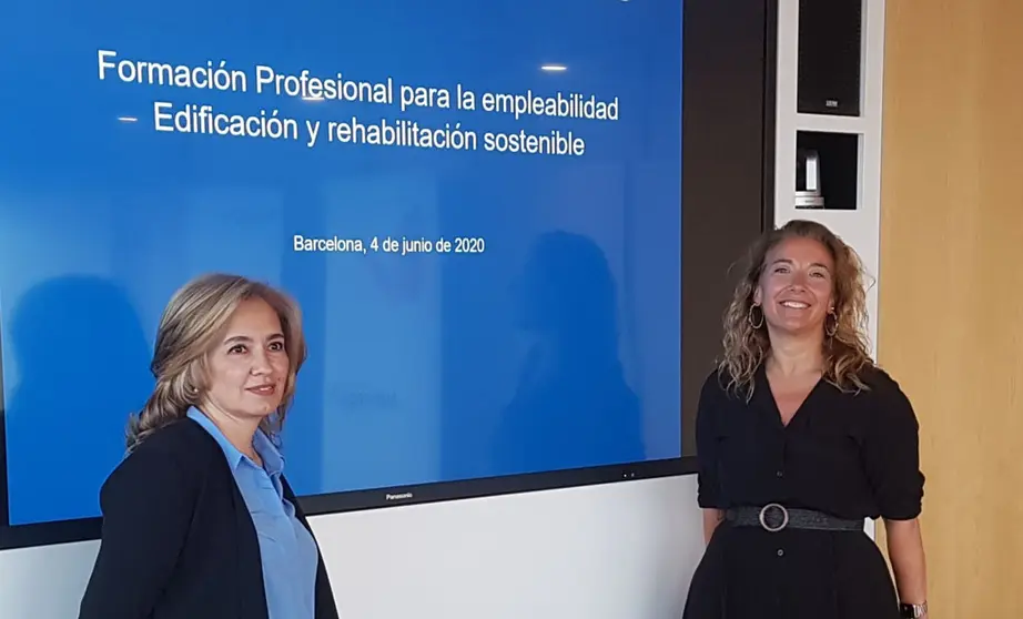 Mar&iacute;a Eugenia Coronado, directora general de Fundaci&oacute;n Naturgy, y S&ograve;nia Oliveras, directora general del COAC.