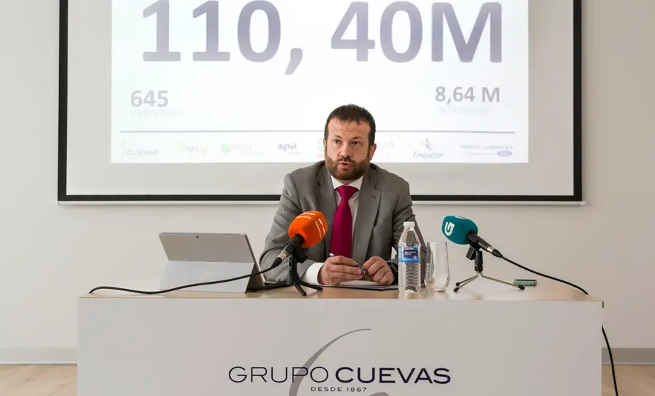Artur Yuste, director general del Grupo Cuevas, en la futura sede social de la empresa en San Cibrao das Vi&ntilde;as.