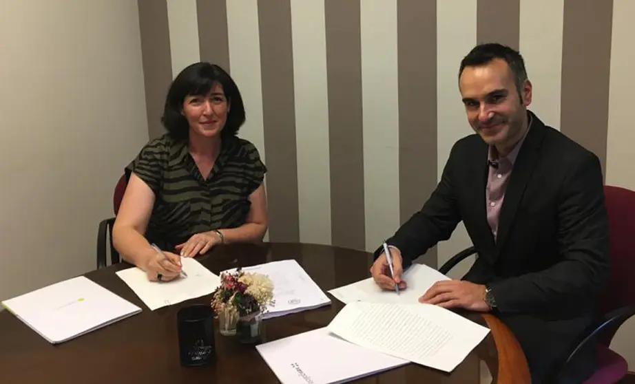 Carme Pamp&iacute;n (CEO de GalChimia e cofundadora de Origo Biopharma) e Fernando Guldr&iacute;s (Director de XesGalicia).