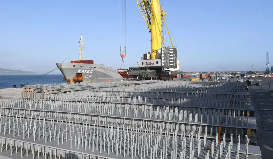 buque &ldquo;Kate C&rdquo; permanece atracado en el muelle de Punta Langosteira, donde se desarrolla el operativo de embarque de esta mercanc&iacute;a, que suma 3.600 toneladas, a cargo de Terminales Mar&iacute;timos de Galicia, TMGA,