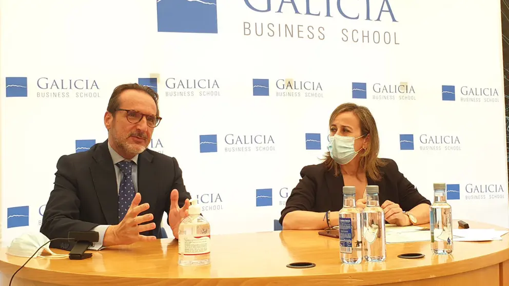 Enrique Aranda, presidente de UNO, y Ethel V&aacute;zquez, conselleira de Infraestruturas e Mobilidade.