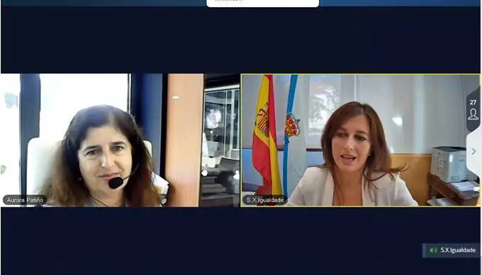 Aurora Pati&ntilde;o e Natalia Prieto, durante a xornada organizada pola C&aacute;mara de Santiago.