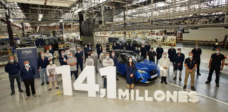 Fotograf&iacute;a de la celebraci&oacute;n de la producci&oacute;n de 14,1 millones de veh&iacute;culos./WEB PSA VIGO.