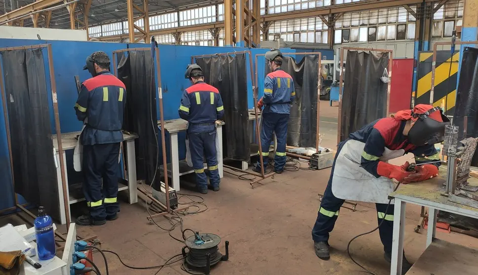 Curso de formaci&oacute;n na planta coru&ntilde;esa de Alu Ib&eacute;rica.
