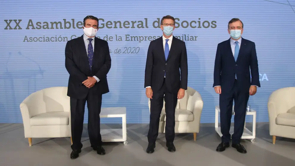 V&iacute;ctor Nogueira, Alberto N&uacute;&ntilde;ez Feij&oacute;o, y Francisco Botas, en la asamblea de la AGEF.