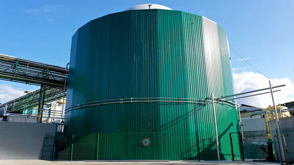 Planta de biog&aacute;s en el centro de procesado av&iacute;cola que Coren tiene en Santa Cruz de Arrabaldo (Ourense).