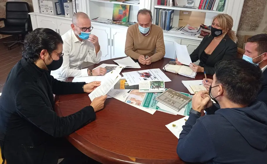 Xerente e t&eacute;cnicos de SEA xunto aos rexedores de Maside e O Carballi&ntilde;o.