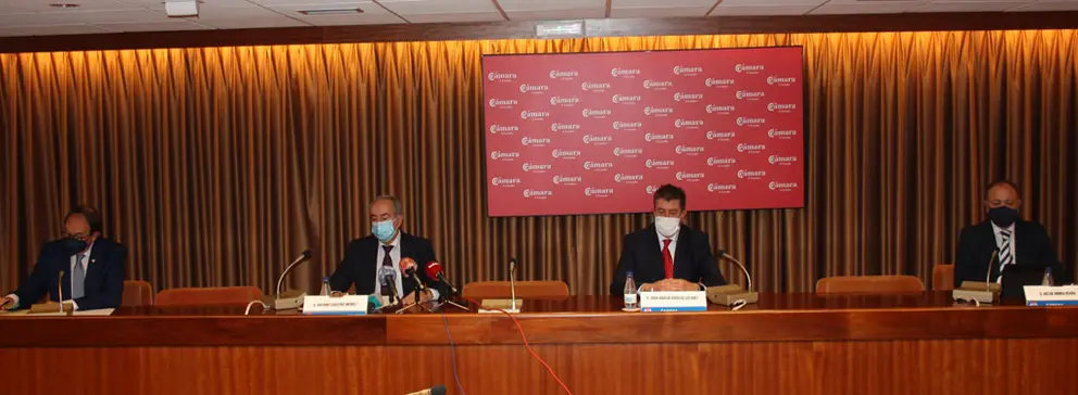 Firma del protocolo piloto entre responsables de Iberia, la C&aacute;mara de A Coru&ntilde;a y el Consorcio de Turismo.