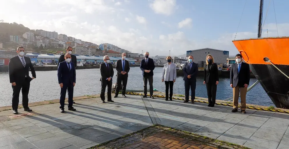 Autoridades y representantes de las entidades impulsoras, en la presentaci&oacute;n en Vigo del proyecto Green Bay.