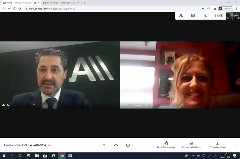 El coordinador de Institucional de Abanca en A Coru&ntilde;a y Santiago, &Aacute;lvaro Manuel Rodr&iacute;guez, y la gerente de SEA, Beatriz Sestayo.