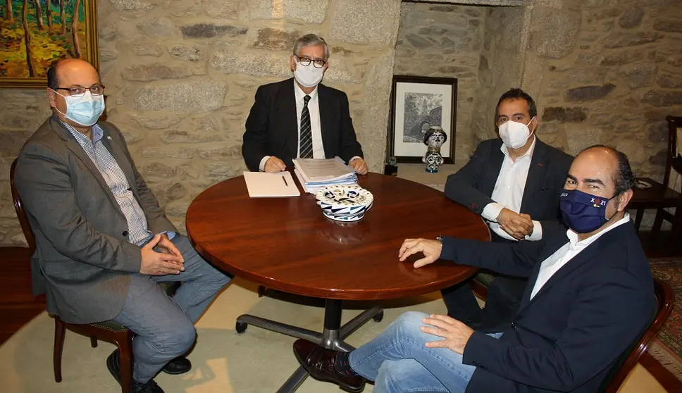 Reuni&oacute;n del presidente de la CEG con directivos del Cl&uacute;ster Turismo de Galicia.