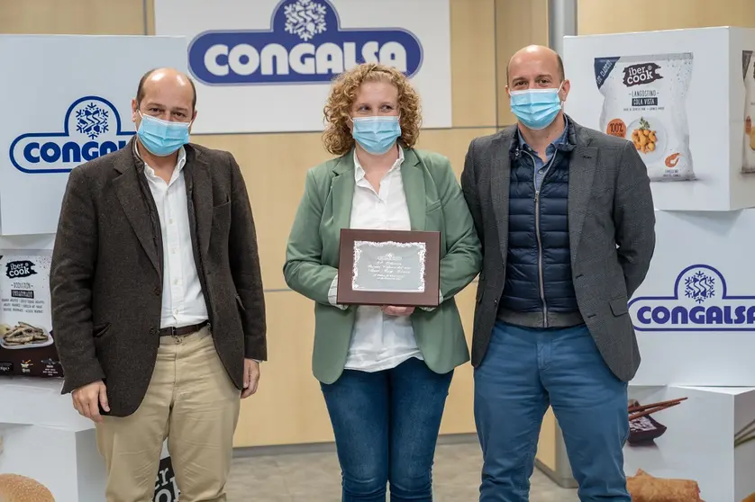 Ana Rey, ganadora del Premio Ram&oacute;n Doval, con directivos de Congalsa.