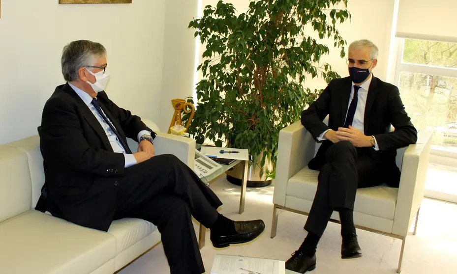 El presidente de la Confederaci&oacute;n de Empresarios de Galicia (CEG), Juan Manuel Vieites, junto al vicepresidente econ&oacute;mico de la Xunta, Francisco Conde.
