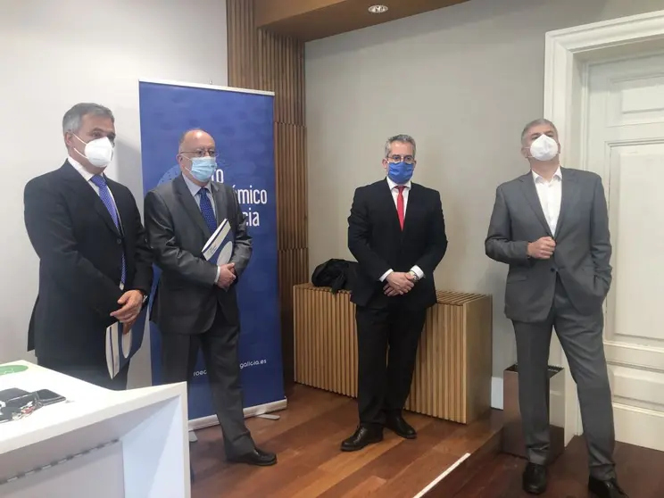 Francisco Javier Armesto, Fernando Gonz&aacute;lez Laxe, Patricio S&aacute;nchez y Santiago Lago presentaron el Informe de Coyuntura Socioecon&oacute;mica.