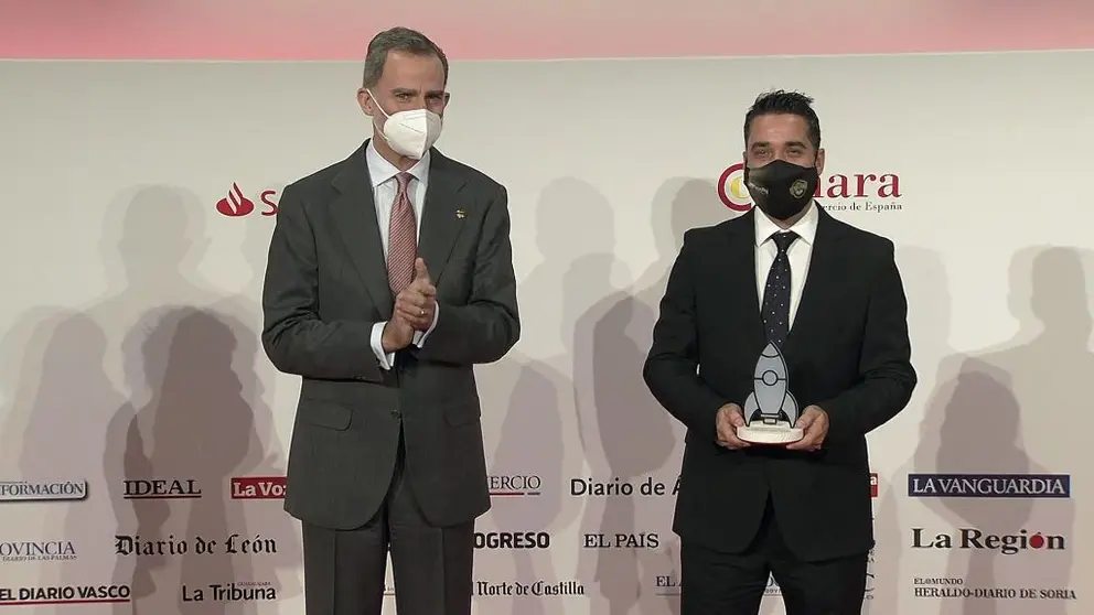 SM el Rey con el ganador del Premio Nacional Pyme del A&ntilde;o 2020.