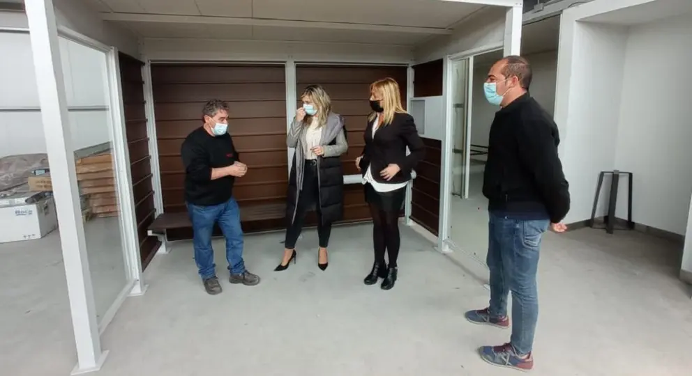 La gerente de SEA y la alcaldesa de Vimianzo visitaron las instalaciones de Gerca en el pol&iacute;gono de la localidad.