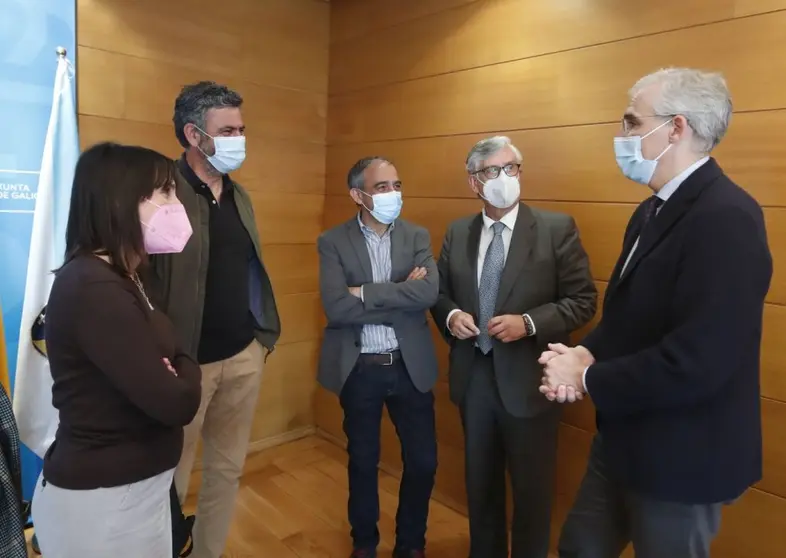 Mar&iacute;a Jes&uacute;s Lorenzana, Ram&oacute;n Sarmiento, Jos&eacute; Antonio G&oacute;mez, Juan Manuel Vieites, y Francisco Conde, en la reuni&oacute;n de la Mesa del Di&aacute;logo Social.