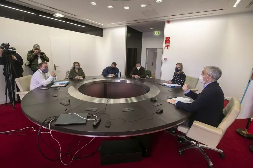 El comit&eacute; de empresa de Alcoa San Cibrao en reuni&oacute;n con el vicepresidente econ&oacute;mico de la Xunta, Francisco Conde.