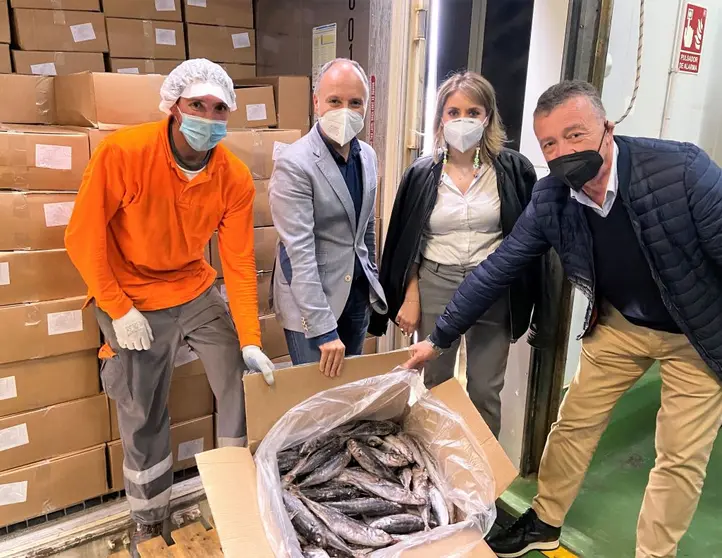 El delegado de la Zona Franca de Vigo y la alcaldesa de Ribadavia visitaron la nave de  Frigor&iacute;ficos Fercon.