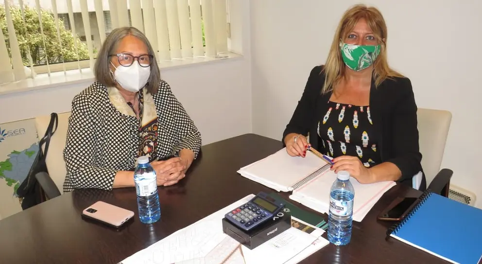 La subdelegada del Gobierno en A Coru&ntilde;a, Pilar L&oacute;pez-Rioboo, y la gerente de SEA, Beatriz Sestayo.