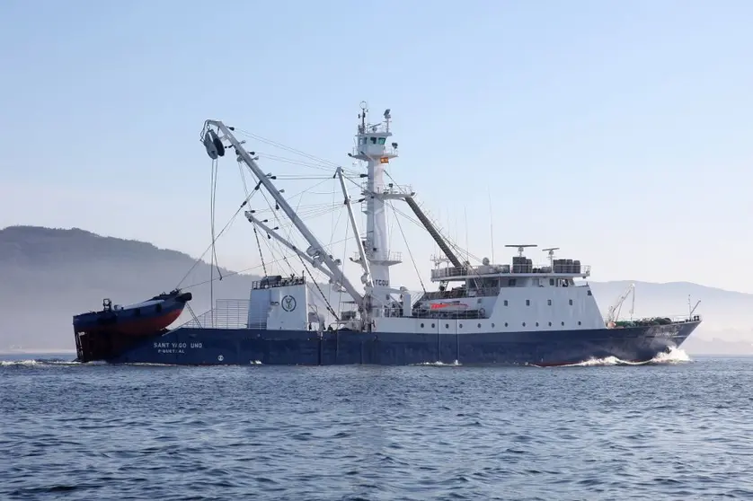 El at&uacute;n listado  del oc&eacute;ano Atl&aacute;ntico es capturado por los barcos de Jealsa Sant Yago I (en la imagen) y Sant Yago III.