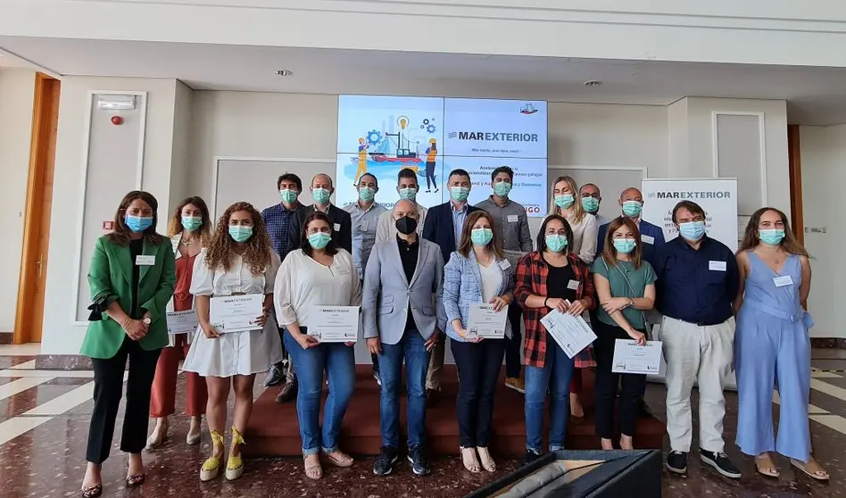 Miembros de las empresas participantes en MarExterior, junto al delegado de la Zona Franca de Vigo.