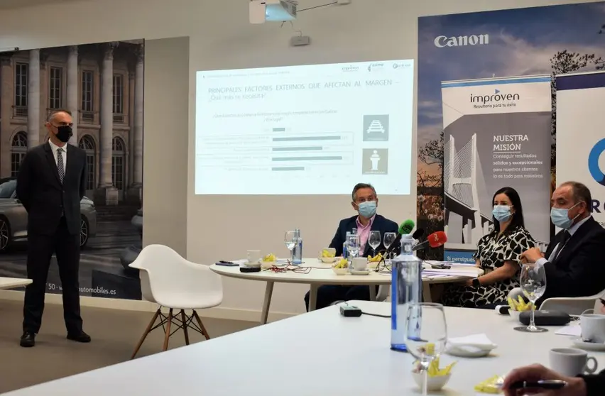 Representantes de C&iacute;rculo de Empresarios, Improven y Asime en la presentaci&oacute;n a los medios de la encuesta &ldquo;Situaci&oacute;n actual de la empresa y retos de la nueva realidad&rdquo;.