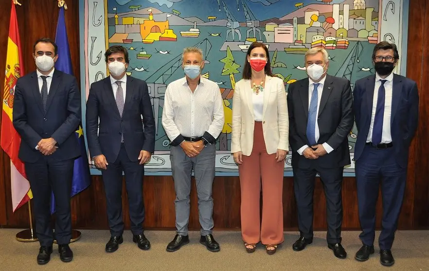 Los presidentes de Puertos del Estado y de la Autoridad Portuaria de A Coru&ntilde;a, Francisco Toledo y Mart&iacute;n Fern&aacute;ndez Prado, y sus equipos, reunidos en Madrid.