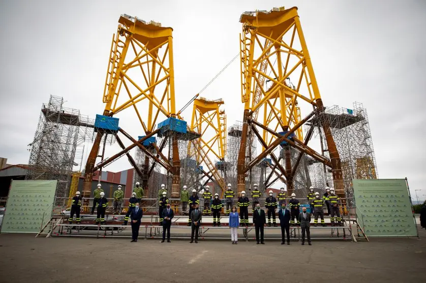 Los presidentes de Iberdrola, Navantia y Windar han sellado este jueves un acuerdo marco de colaboraci&oacute;n para la fabricaci&oacute;n y el suministro de cimentaciones tipo monopile XXL desde el astillero de Fene.