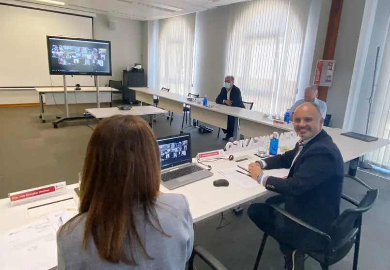 Pleno del Consorcio de la Zona Franca de Vigo. En primer t&eacute;rmino, su delegado, David Regades.