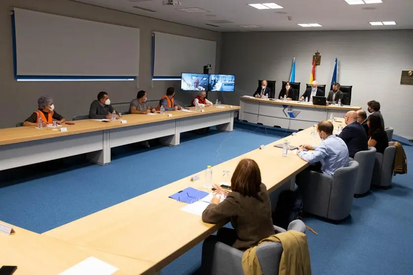 Reuni&oacute;n de la mesa industrial sobre el futuro de Vestas en Viveiro.