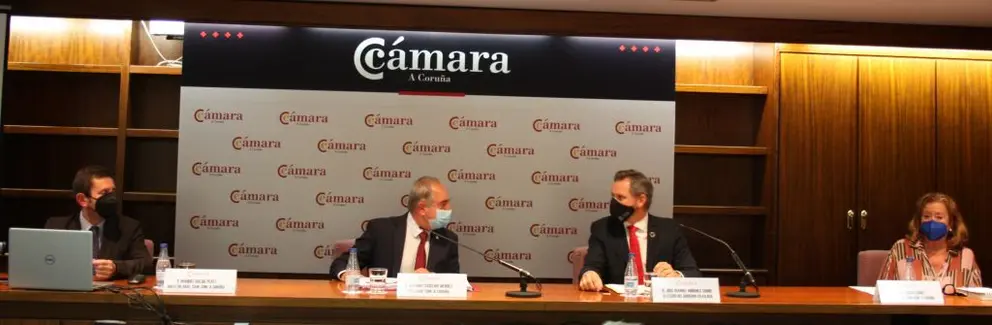 El delegado del Gobierno en Galicia, Jos&eacute; Mi&ntilde;ones, se reuni&oacute; con la directiva de la C&aacute;mara de A Coru&ntilde;a.