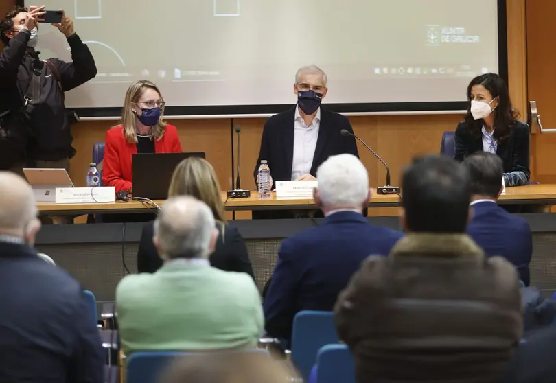 Francisco Conde (centro) en la reuni&oacute;n de la Mesa de Transici&oacute;n Justa de As Pontes, celebrada en Ferrol