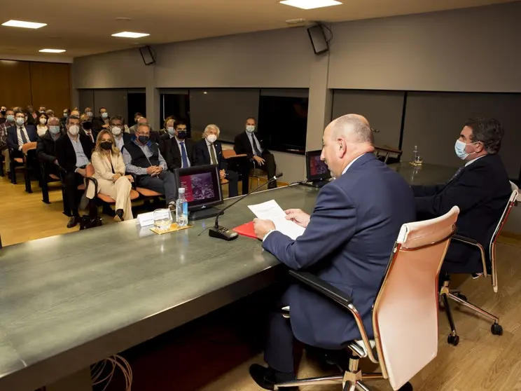 Un momento de la asamblea general de la Asociaci&oacute;n de Empresarios del Pol&iacute;gono de San Cibrao.