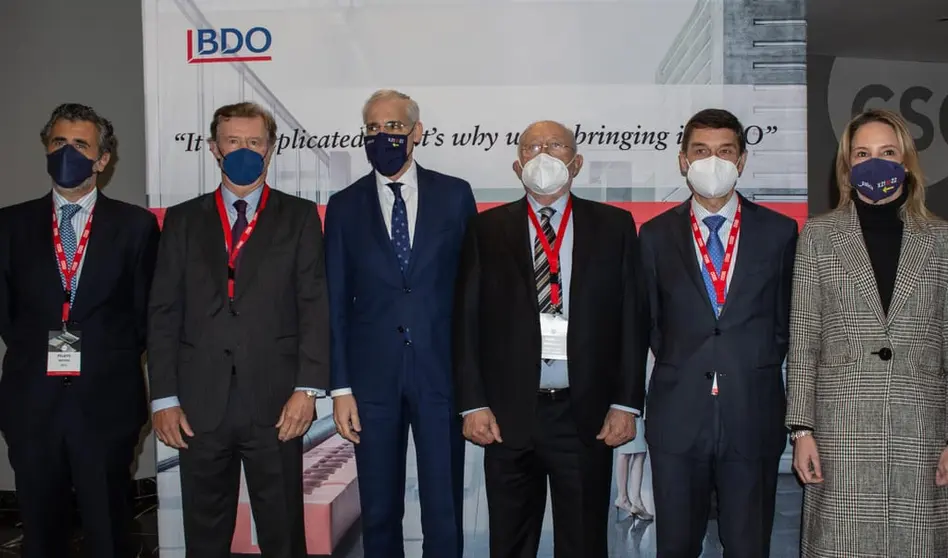 Pelayo Novoa (socio de BDO), Alfonso Osorio (presidente de BDO), Francisco Conde (vicepresidente segundo e conselleiro de Econom&iacute;a, Empresa e Innovaci&oacute;n de la Xunta de Galicia), Manuel Rodr&iacute;guez (presidente del C&iacute;rculo de empresarios de Galicia), Jorge Montoya (socio de BDO), Marta Fern&aacute;ndez-Tapias (delegada de la Xunta de Galicia en Vigo)