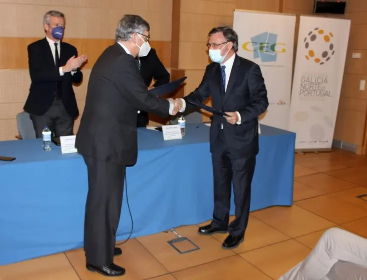 Juan Vieites e Nuno Almeida na sinatura do protocolo entre a CEG e a AECT Eurorrexi&oacute;n.