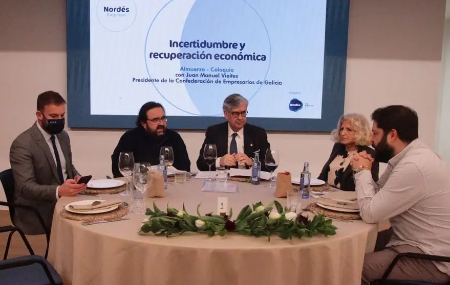 El presidente de la CEG protagoniz&oacute; un almuerzo-coloquio en Nord&eacute;s Club Empresarial..